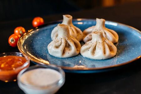 Хинкали с креветкой и страчателлой
