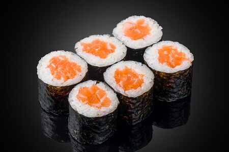 Мини-ролл с лососем 6 шт