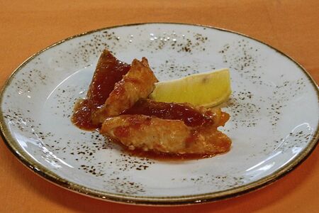 Окунь морской тушёный в томатном соусе