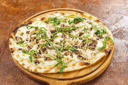 Пицца с курицей и грибами