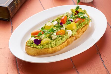 Авокадо и тост