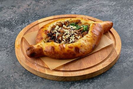 Хачапури по-аджарски с грибами и сыром