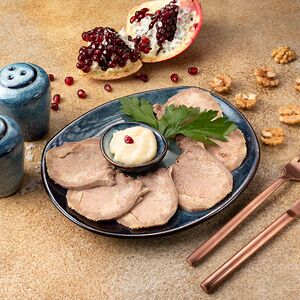 Язык отварной с хреном