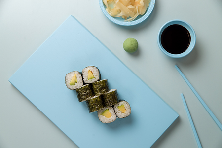 Хосомаки с авокадо