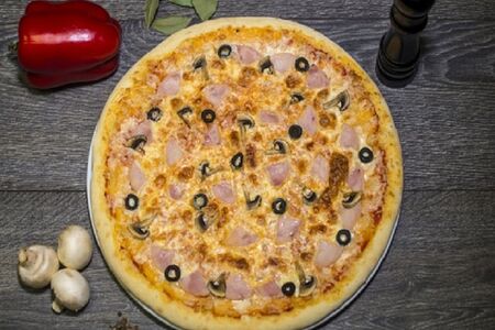 Пицца с ветчиной