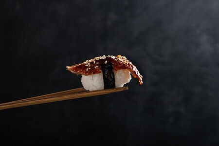 Суши с копченым угрем