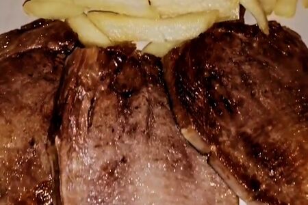 Язык говяжий с карамелизированным луком