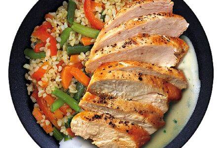 Куриная грудка су-вид с булгуром и овощами