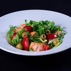 Салат с лососем