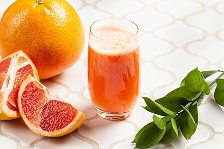 Свежевыжатый грейпфрутовый сок