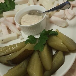 Домашнее сало с соленым огурцом