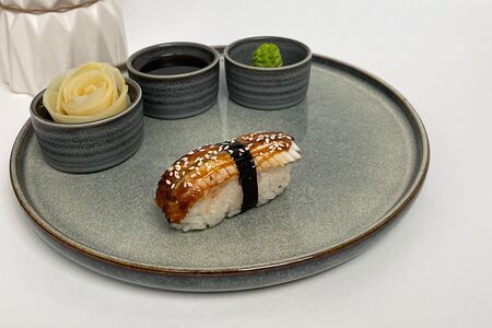Суши с угрем