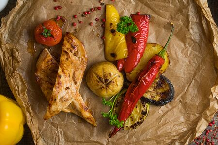 Куриный стейк с овощами гриль