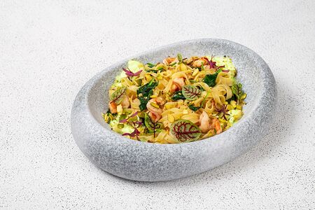 Фетучини с креветками и фисташковой эспумой