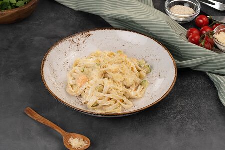 Паста с цукини и лососем