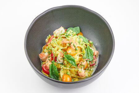 Тальятелле с креветками и томатами черри