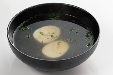 Куриный бульон с яйцом