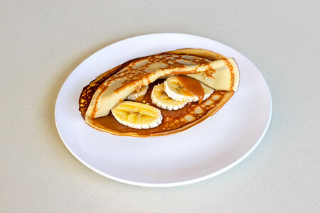 Блин с бананом и карамелью