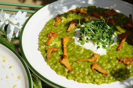 Птитим с песто, лисичками и страчателлой