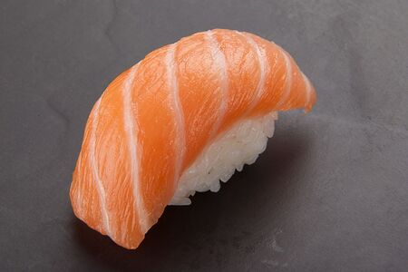 Нигири Лосось