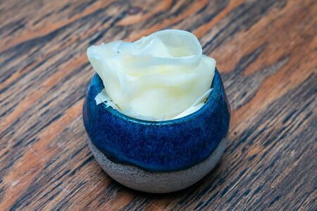 Имбирь белый маринованный