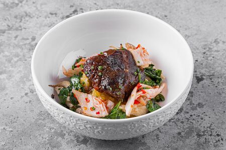 Томленые говяжьи щечки