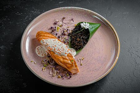 Семга в сливочно-икорном соусе