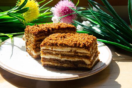 Пирожное Медовик