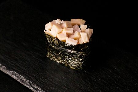 Суши спайси курица