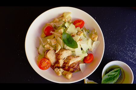 Цезарь с курицей