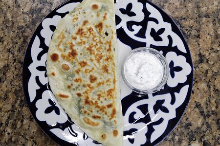 Кутаб с зеленью и сыром