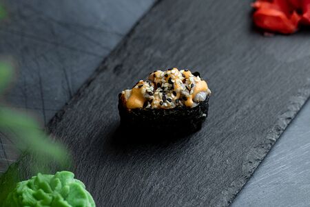 Гункан с угрем