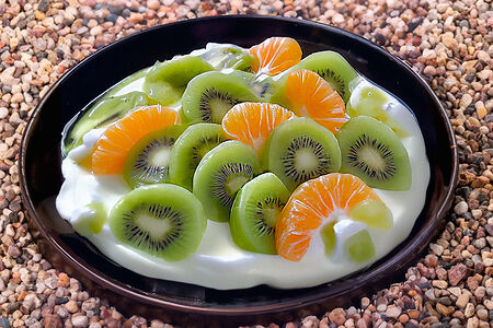 Фруктовый салатик с йогуртовым соусом