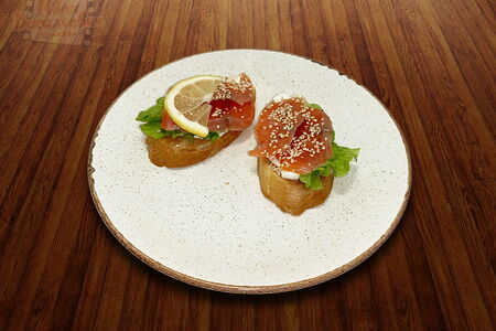 Брускетта с форелью