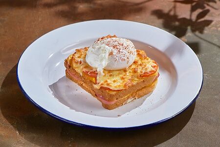 Комбо-завтрак Сэндвич с ветчиной, сыром и яйцом пашот