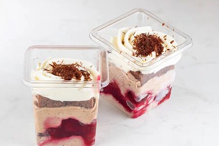 Десерт в стаканчике Шоколадная вишня