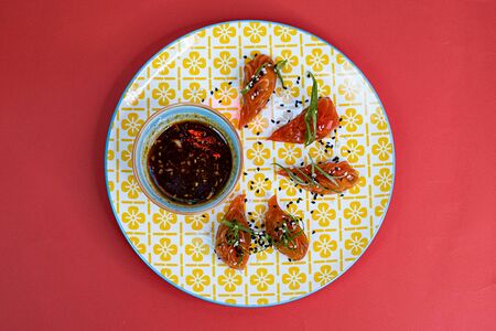 Димсам с лососем и угрём