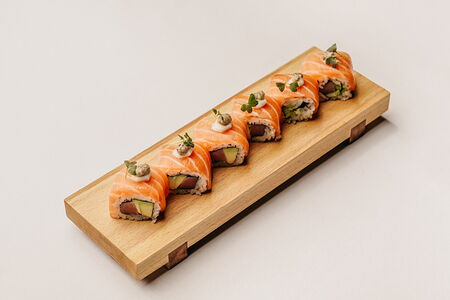 С тунцом, лососем и трюфелем