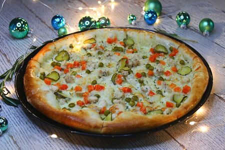 Пицца Оливье с курицей