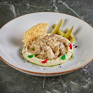 Бефстроганов с боровиками и белыми грибами, картофельное пюре
