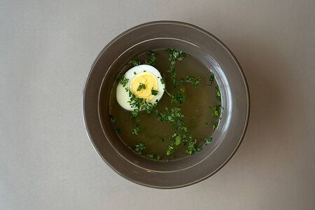 Куриный бульон с яйцом