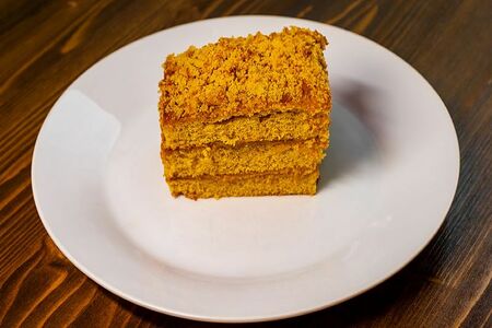 Пирожное Медовик