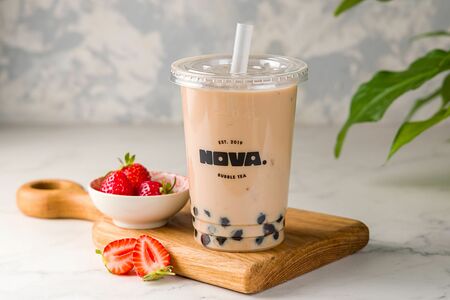 Розовый шоколад