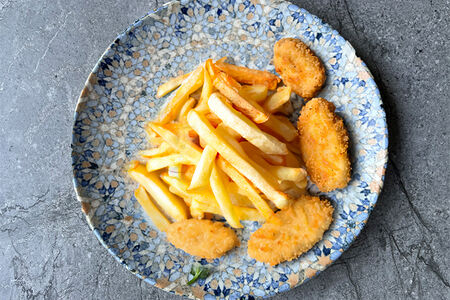 Наггетсы и картошка фри