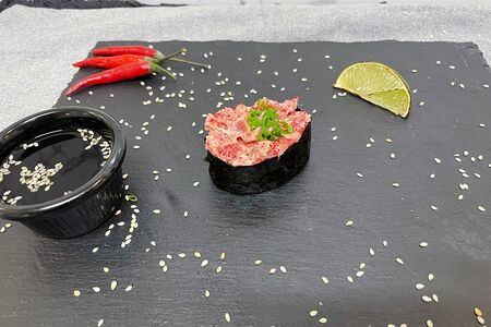 Гункан с тунцом