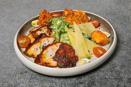 Цезарь с жареным цыпленком