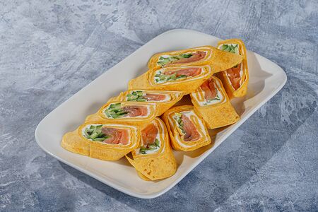 Рулет с красной рыбой