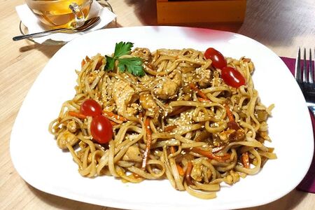 Чикен вок спагетти