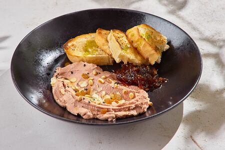 Паштет из печени цыплёнка с луковым мармеладом