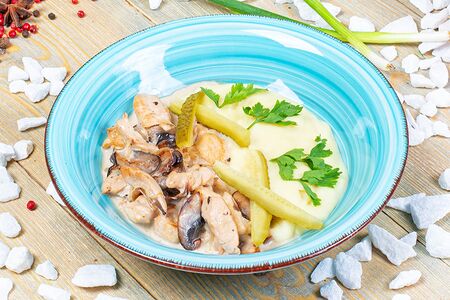 Курица по-строгановски New